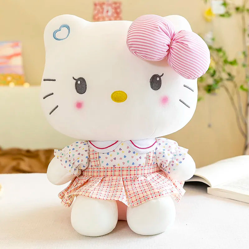 Hello Kitty Pequeña de Peluche_18 cm